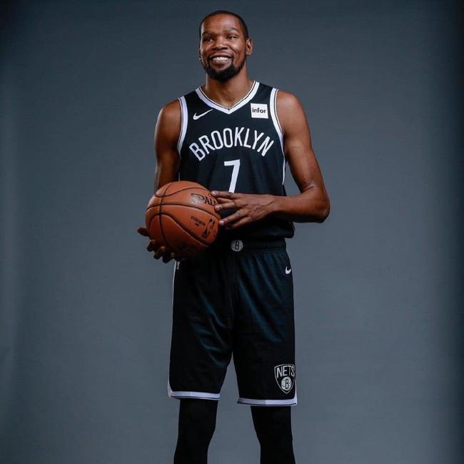 联想天禧AI足球智能体正式上线，亮相咪咕世界杯抽签夜直播